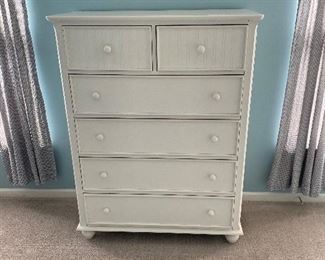 $ 100.00 set Dresser 41x20x54 and matched 3 drawer stand