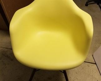 Herman Miller Eames Fiberglass Chair 300-500
