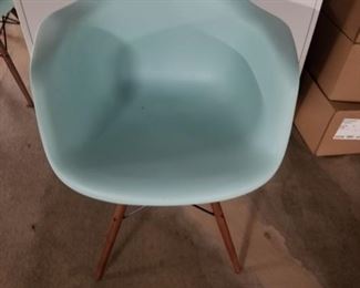 Herman Miller Eames Fiberglass Chair 300-500