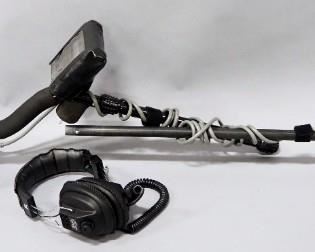 White's GMT Goldmaster E-Series Metal Detector With Headphones And Carry Case