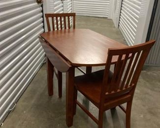 Drop Leaf Table with 4 Chairs