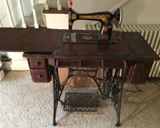 1910 treadle Singer sewing machine