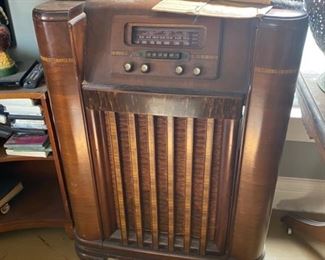 Vintage Radio Large