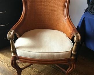 34 Kalinda Chair