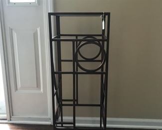 Metal accent table