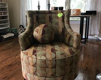 Round side chair
