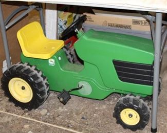 KID'S RIDING TRACTOR