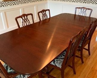 Impeccable Cherry dining table w/ 8 chairs by Hitchcock
