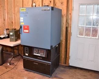 77. Blue M Electric Oven Model CC04SMB