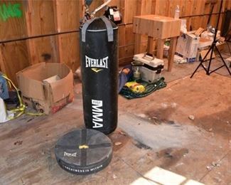80. EVERLAST Heavy Bag and Heavy Bag Anchor