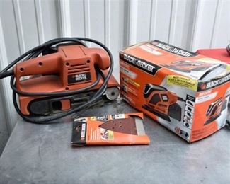 226. Two 2 BLACK AND DECKER Sanders