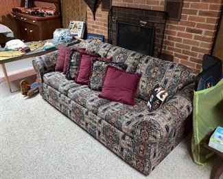 Sofa in nice shape and comfortable