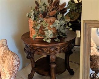 matches round coffee table