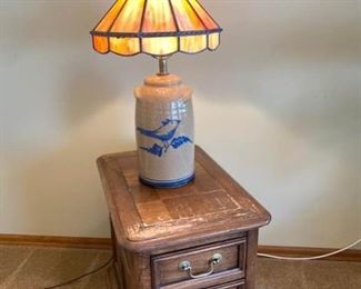 240 Hekman Side Table  Ceramic Jug Lamp