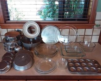 333 Kitchen Bakers Bonanza Pyrex, Spring form,  other bake ware
