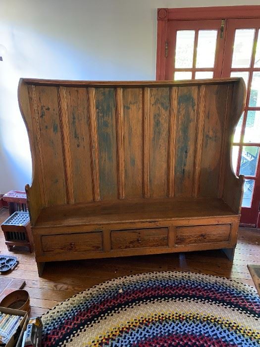 Antique Early American Pennsylvania Pine Settle Bench 3-drawer Hooded Top Curved Museum Quality circa 1720 18th Century Primitive