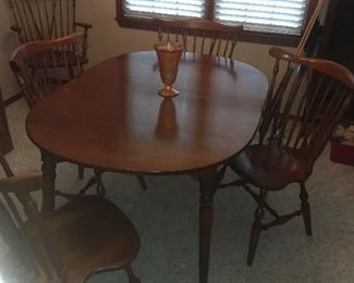Ethan Allen heirloom maple table with 8 chairs