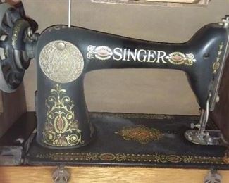 Antique 1915 treadle singer sewing machine
