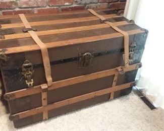 Vintage trunk with tray