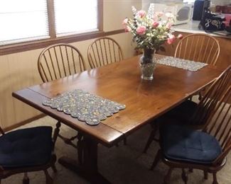 Ethan Allen  early American dinning table and 8 chairs