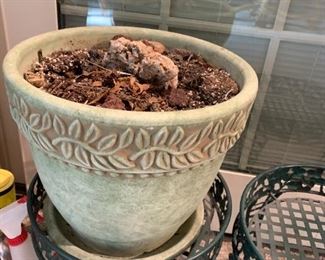 #14	Green Ceramic Pot 	 $20.00 	 call 256-603-4198 

