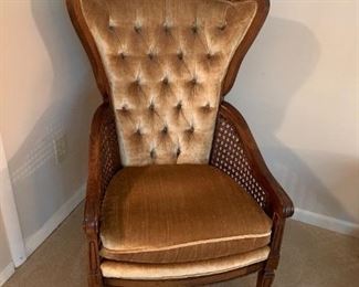 #28	Gold Velour Button Back Wingback Chair Lewitts Chair	 $75.00 	 call 256-603-4198 

