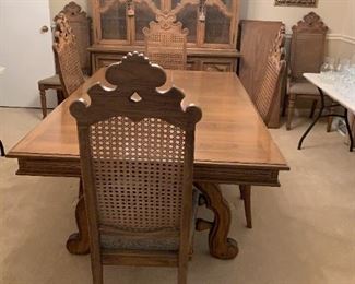 #32	Thomasville Rectangular Dining Table w/2 leaves & 6 chairs  68-104x44x28	 $375.00 	 call 256-603-4198 
