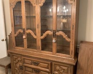 #33	Thomasville Lighted China Cabinet w/3 glass shelves, 2 wood doors & w glass doors   62x20.5x30.5-80	 $250.00 	 call 256-603-4198 
