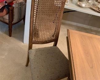 #32	Thomasville Rectangular Dining Table w/2 leaves & 6 chairs  68-104x44x28	 $375.00 	 call 256-603-4198 
