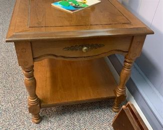 #52	Maple End table w/faux drawer   21x26x20.5	 $30.00 	 call 256-603-4198 
