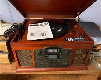 #60	Crossley Record Player/CD Player/Radio  CR2405A	$75 	 call 256-603-4198 
