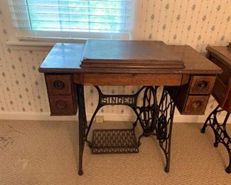 #77	Singer Tredle Cabinet w/machine in it	 $150.00 	 call 256-603-4198 
