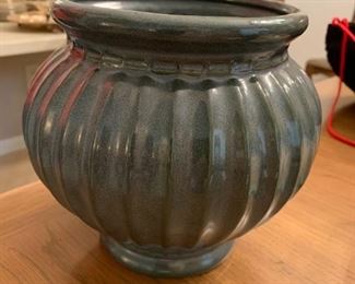 #114	Rosevelte blue potery pot	 $30.00 	 call 256-603-4198 
