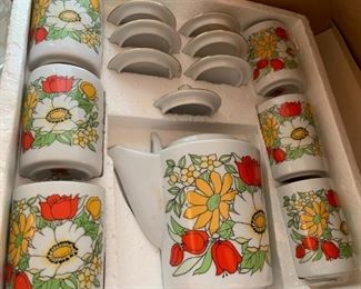 #148	KR 	Zellerbach tea set w toy tea pot and 6 cups and saucer 	 $20.00 	 call 256-603-4198 
