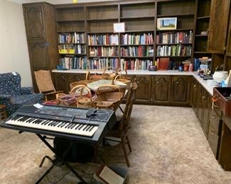 #71	Yamaha Keyboard w/stand  PSR500	 $100.00 	 call 256-603-4198 
