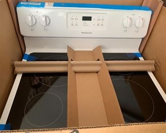 #178	St. Jude	FRIGIDAIRE SMOOTH TOP self clean range White LFEF3018TW	 $475.00 
