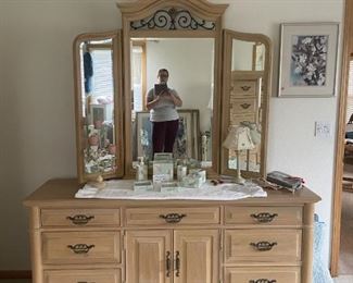 Thomasville dresser with mirror
