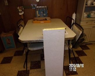 RETRO KITCHEN TABLE AND 4 CHAIRS