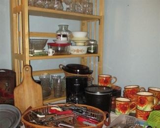 many kitchen utensils