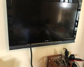 Sony  wall mount TV $60 