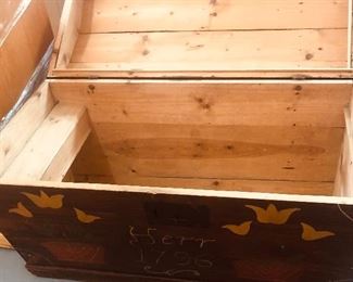 Amish rounded top trunk 