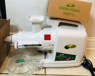 Green Power Juicer with all accessories 