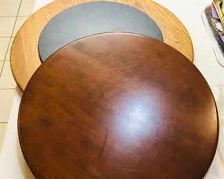 2 wooden lazy Susan’s 