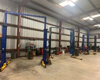 (4) Two Asymmetric Post Lifts