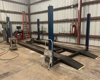Diesel Mechanic Lifts