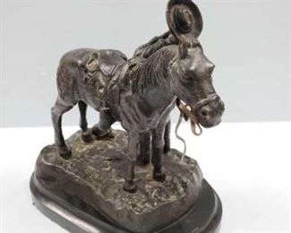 226	

Bronze Sculpture By Frederic Remington
Measures Approx: 9.5" x 5" x 10"