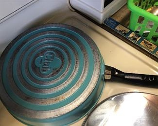Club fry pan in turquoise