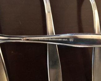 Rogers Cutlery Co., USA
“Modern Living”