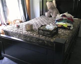 Bed with mattress and boxsprings
