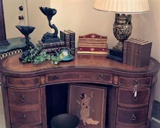 Kidney-shaped  antique 7-drawer desk
